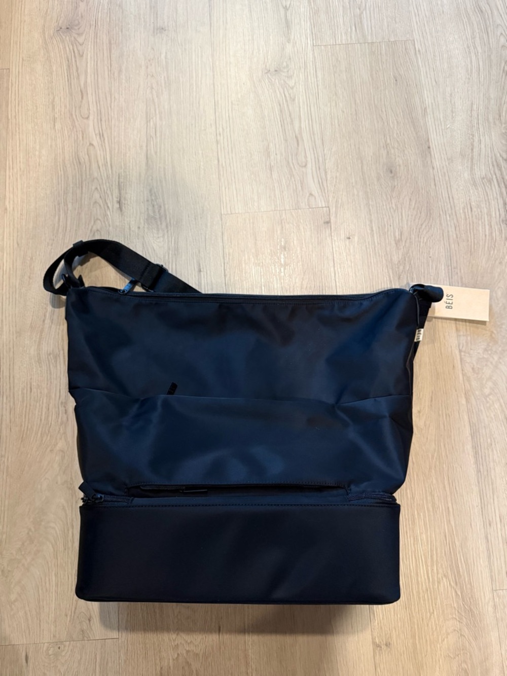 BÉIS The Day Dripper Nylon Tote Crescent Weekender - Picture 2 of 4